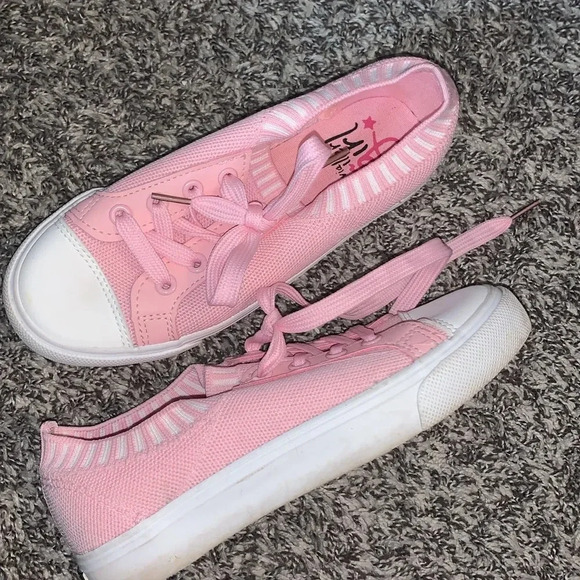 Olivia Miller girl shoes size 2 - Picture 2 of 5